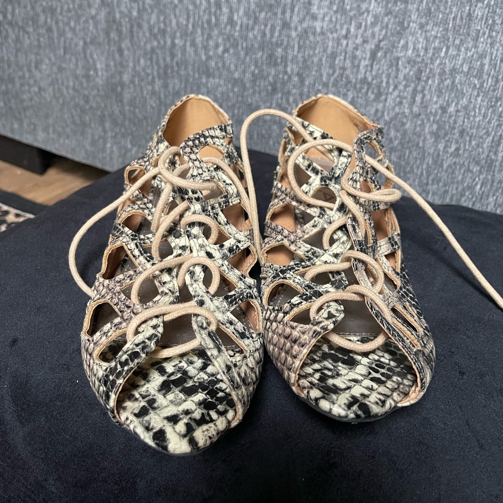Mia Snakeskin Lace Up Wedge Sandals Size 8